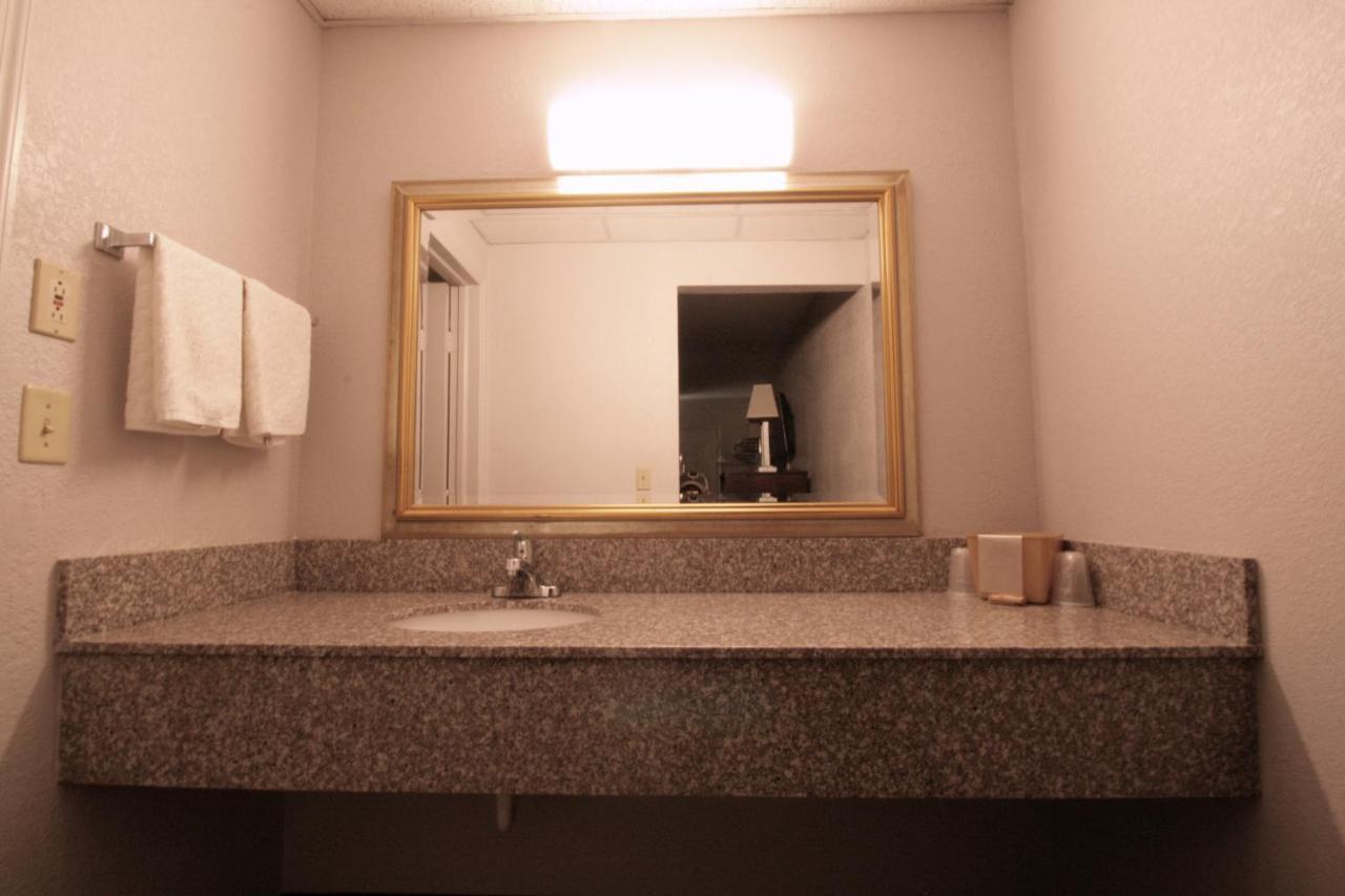 Economy Inn Хардивилл Экстерьер фото